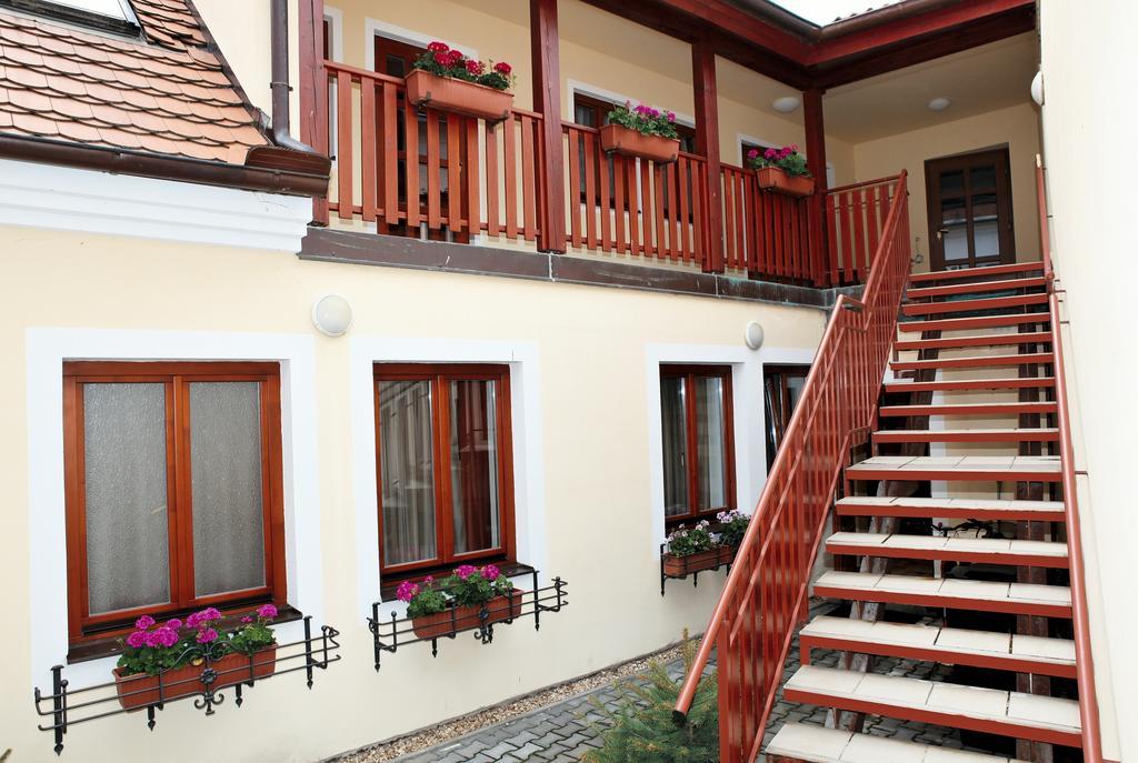 Hotel Pelikán Trebon Exterior foto